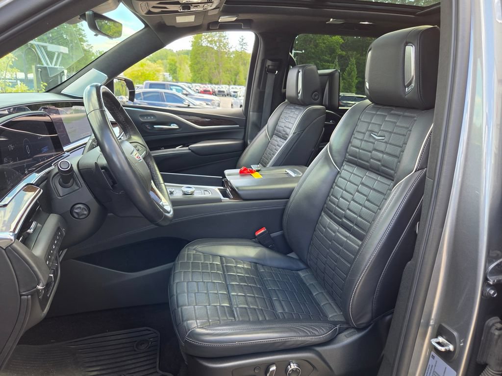 Used 2022 Cadillac Escalade ESV Premium Luxury Platinum w/ LPO, Radiant Package AWD/4WD image 21