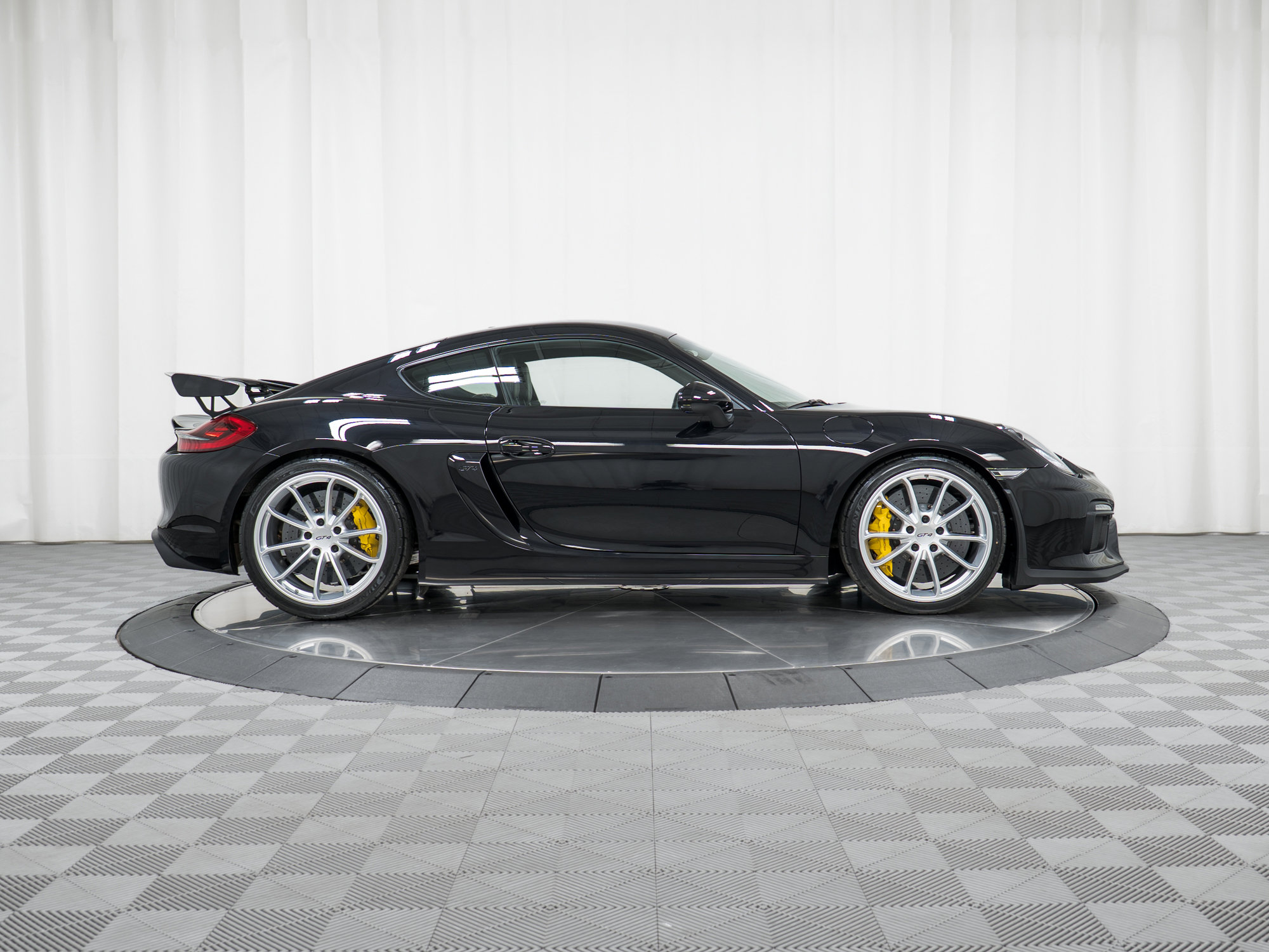 Used 2016 Porsche Cayman GT4 image 8