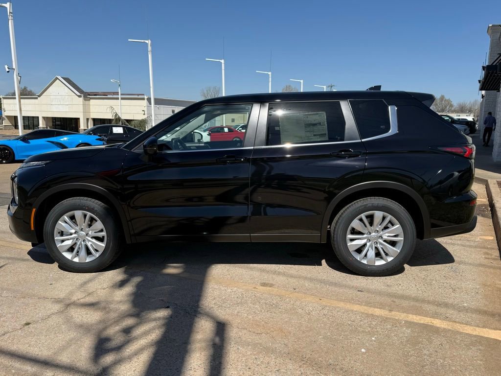 New 2026 Mitsubishi Outlander ES image 7