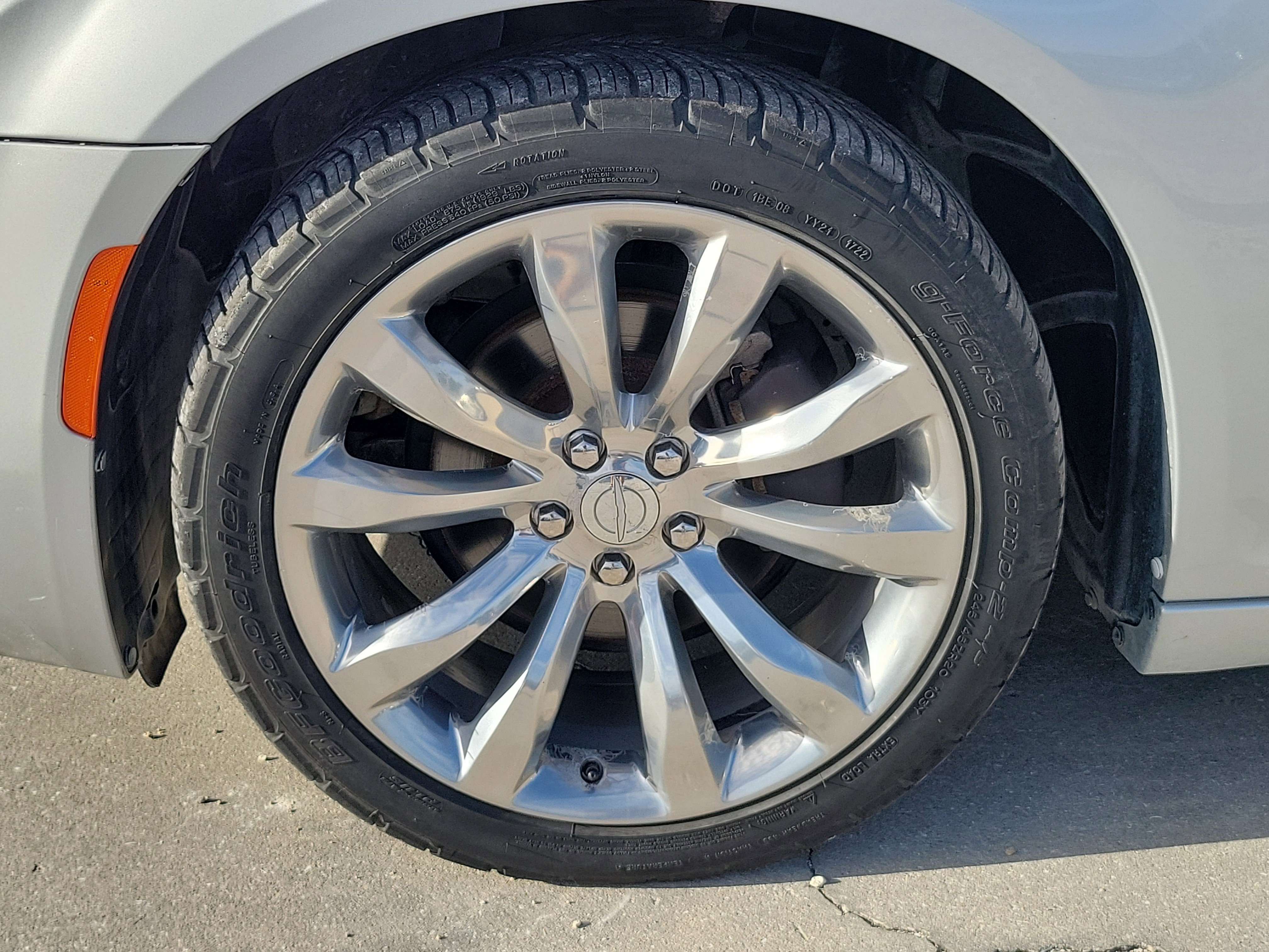 Used 2019 Chrysler 300 Touring w/ Chrome Appearance Package image 10