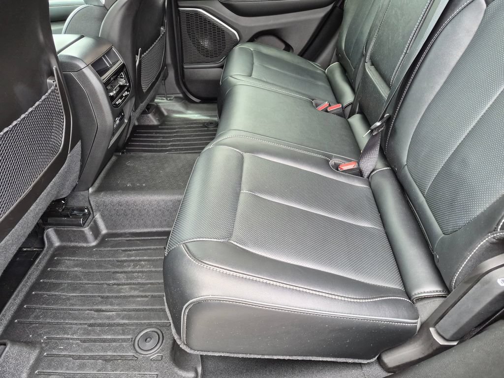 Used 2024 Jeep Grand Cherokee Overland w/ Luxury Tech Group IV AWD/4WD image 24