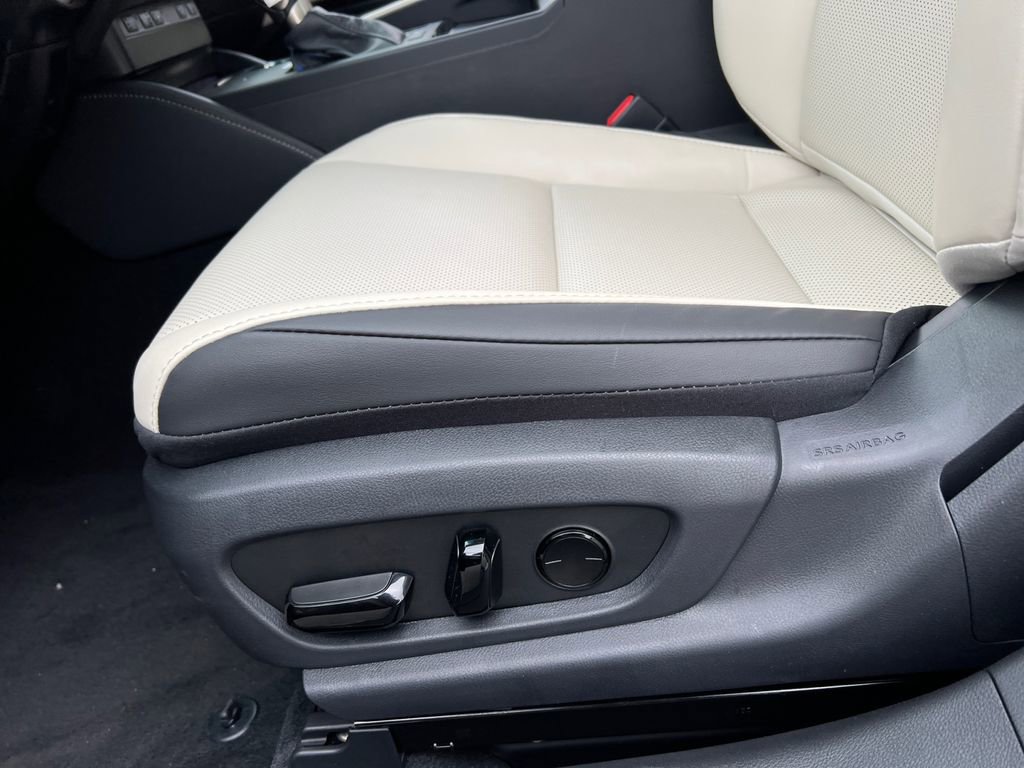 New 2025 Lexus ES 300h w/ Premium Package image 18