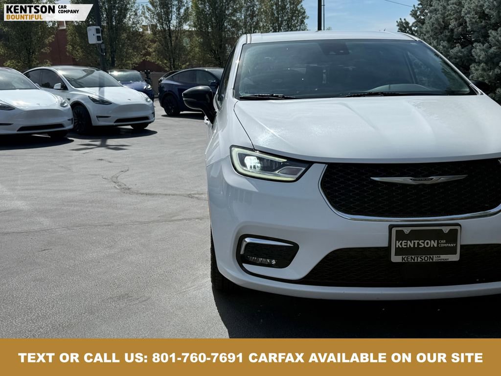 Used 2024 Chrysler Pacifica Select image 13