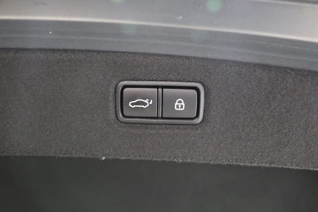 Used 2021 Genesis G90 3.3T Premium RWD image 39