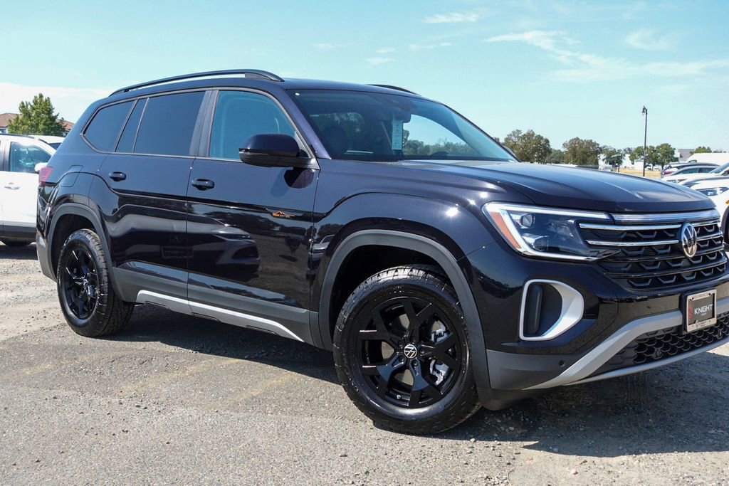 New 2026 Volkswagen Atlas Peak Edition image 3