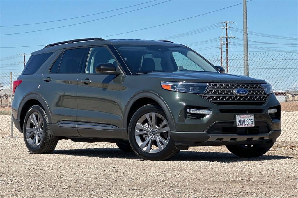 Used 2022 Ford Explorer XLT w/ Equipment Group 202A image 2