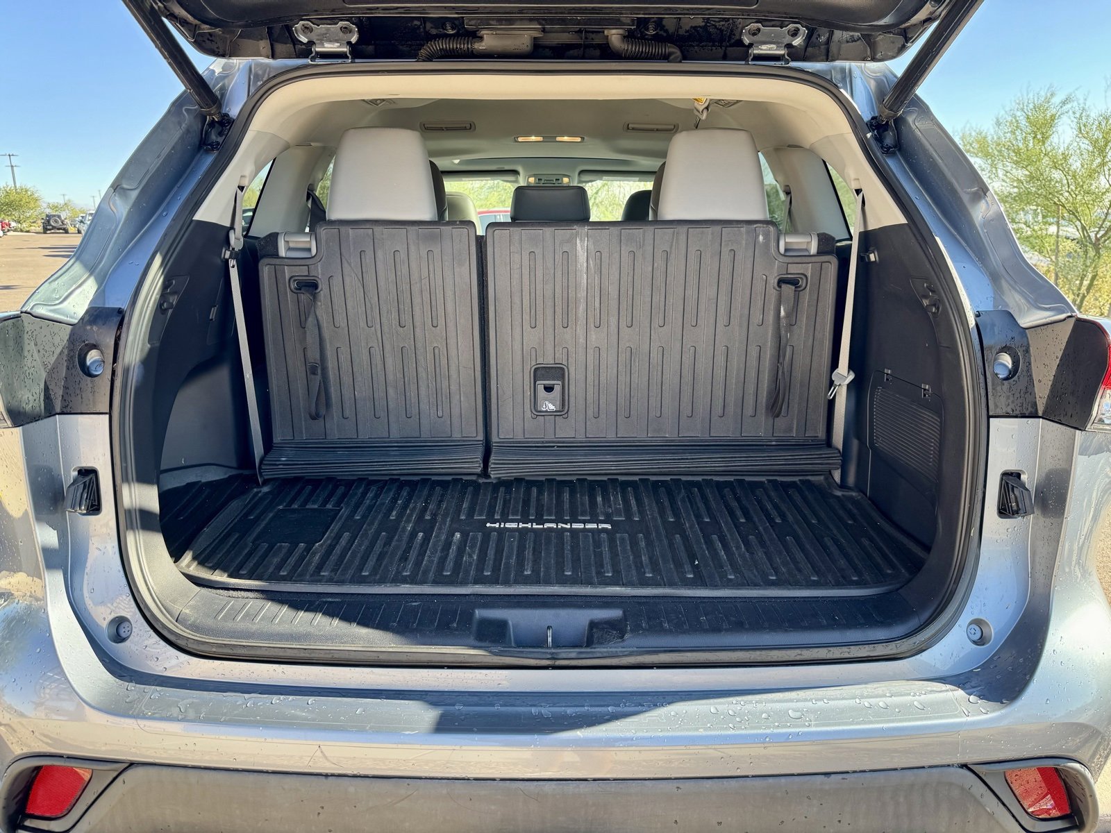 Used 2020 Toyota Highlander XLE image 17