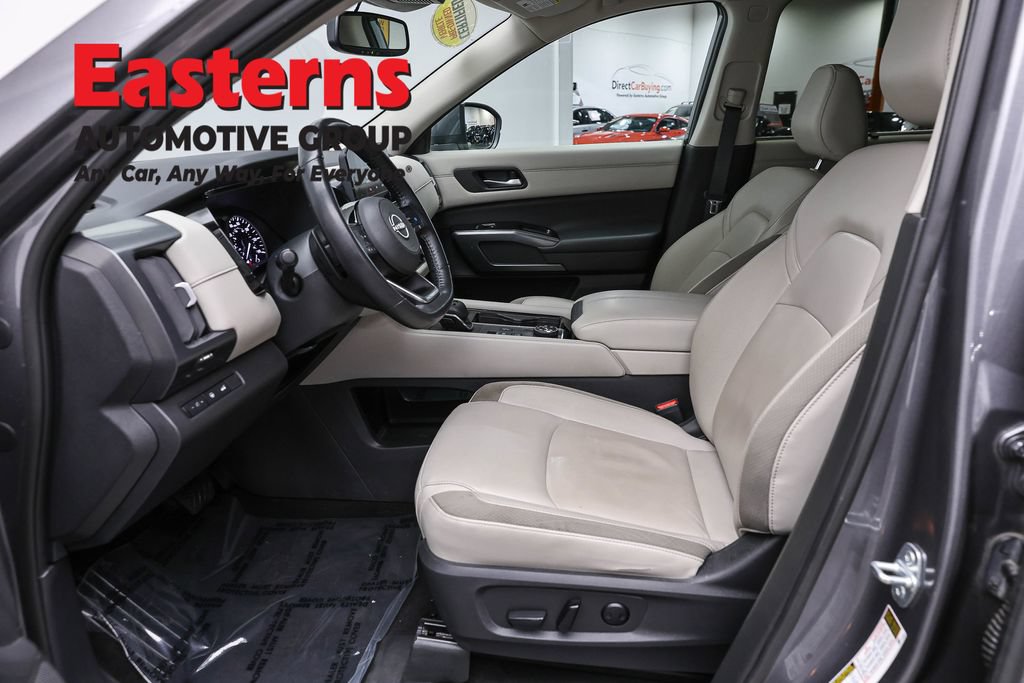 Used 2022 Nissan Pathfinder SL AWD/4WD image 13