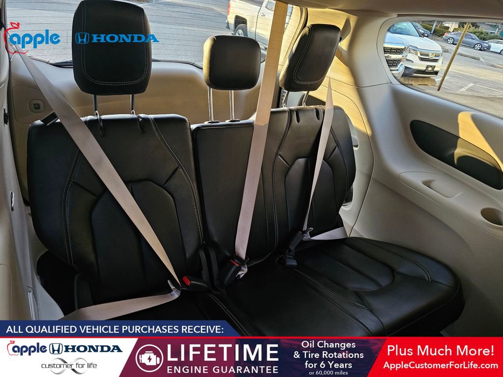 Used 2023 Chrysler Pacifica Touring-L image 22