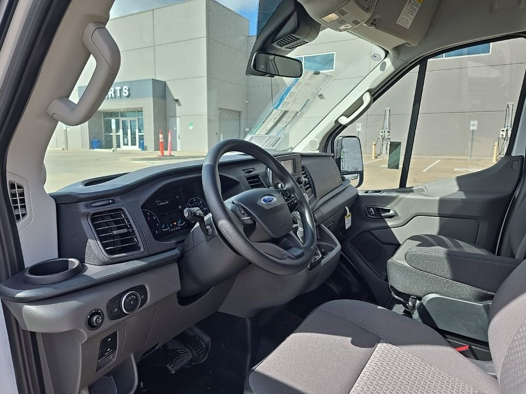 New 2025 Ford Transit 250 148 Medium Roof RWD image 4
