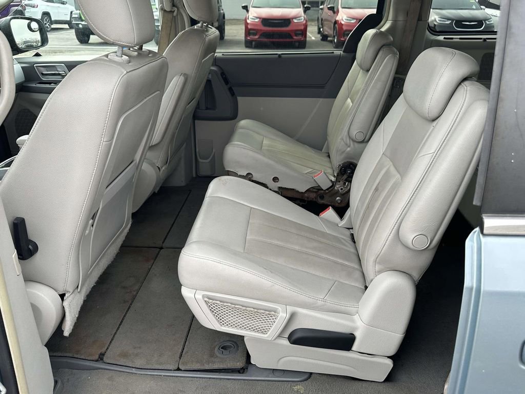 Used 2008 Chrysler Town & Country Touring image 13