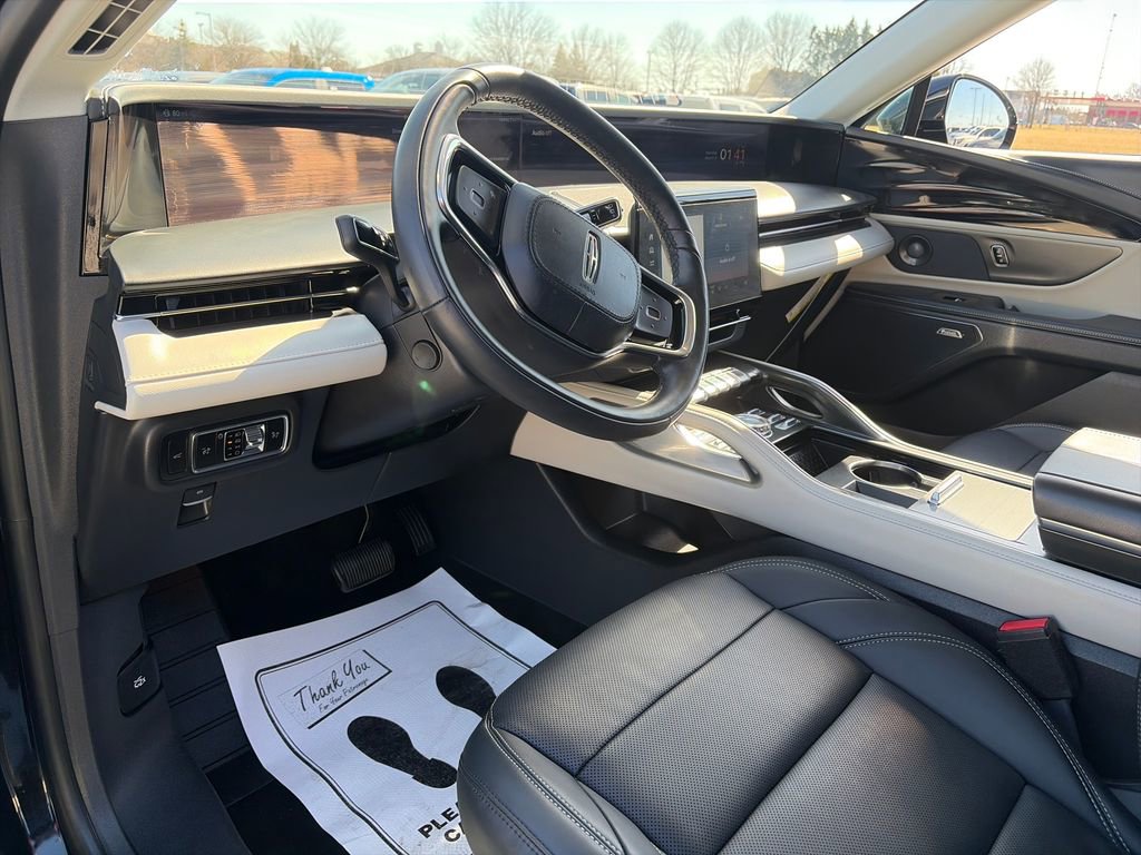 Used 2025 Lincoln Nautilus Premier w/ Equipment Group 102A image 16