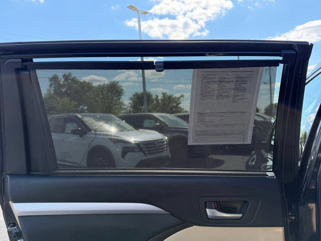 Used 2018 Toyota Highlander XLE AWD/4WD image 18