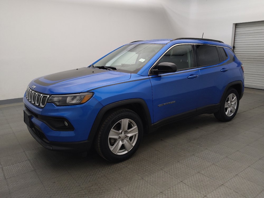 Used 2022 Jeep Compass Latitude w/ Mopar Graphics Package FWD image 2