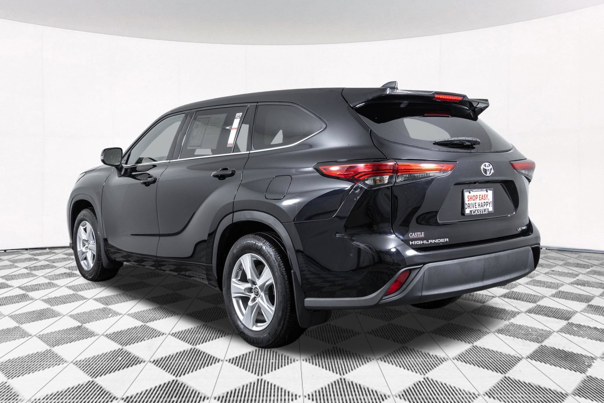 Used 2022 Toyota Highlander LE AWD/4WD image 16