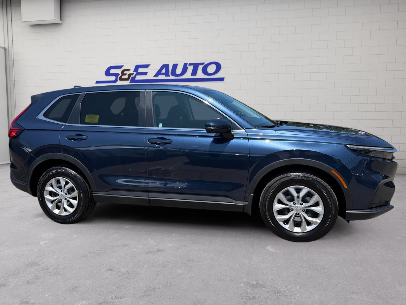 Used 2025 Honda CR-V LX image 5