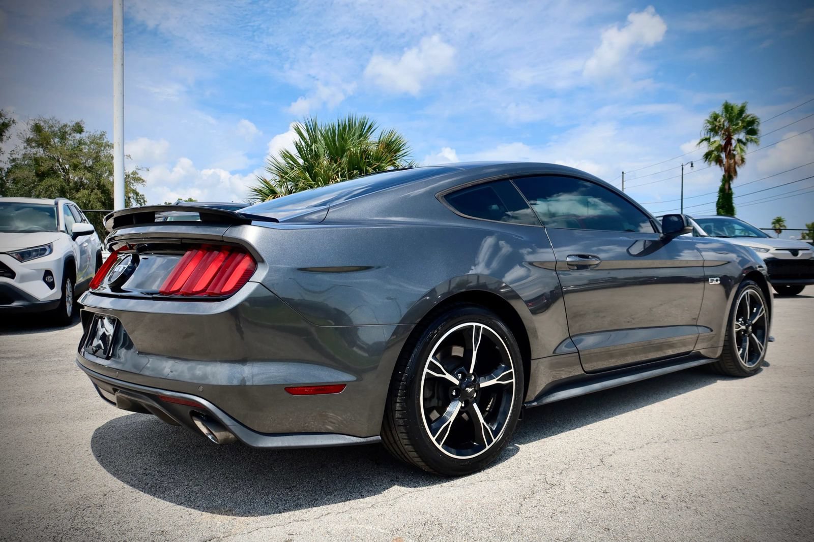 Used 2017 Ford Mustang GT Premium w/ Equipment Group 401A RWD image 2