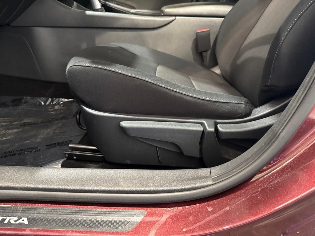 Used 2024 Nissan Sentra SV FWD image 14