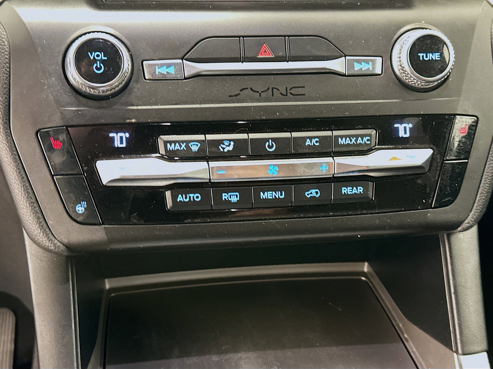 Used 2020 Ford Explorer XLT w/ Equipment Group 202A image 24