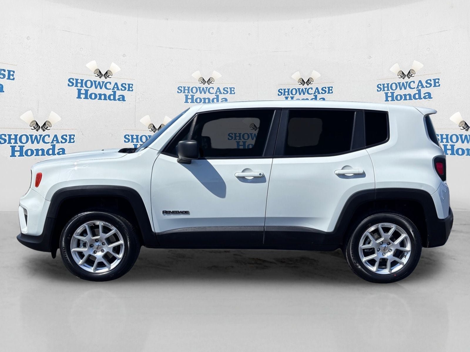 Used 2023 Jeep Renegade Latitude AWD/4WD image 4