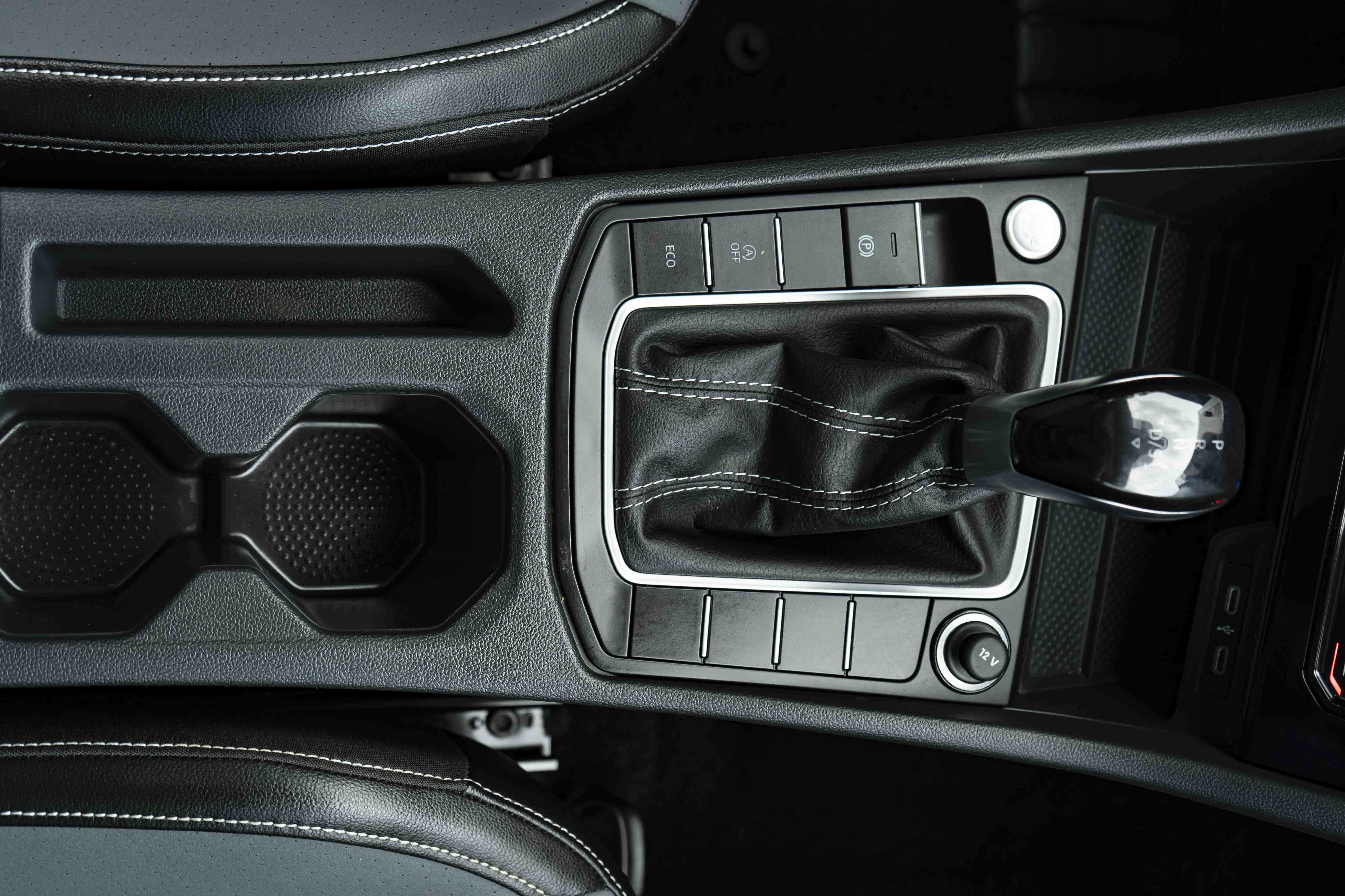 Used 2026 Volkswagen Jetta SE FWD image 25
