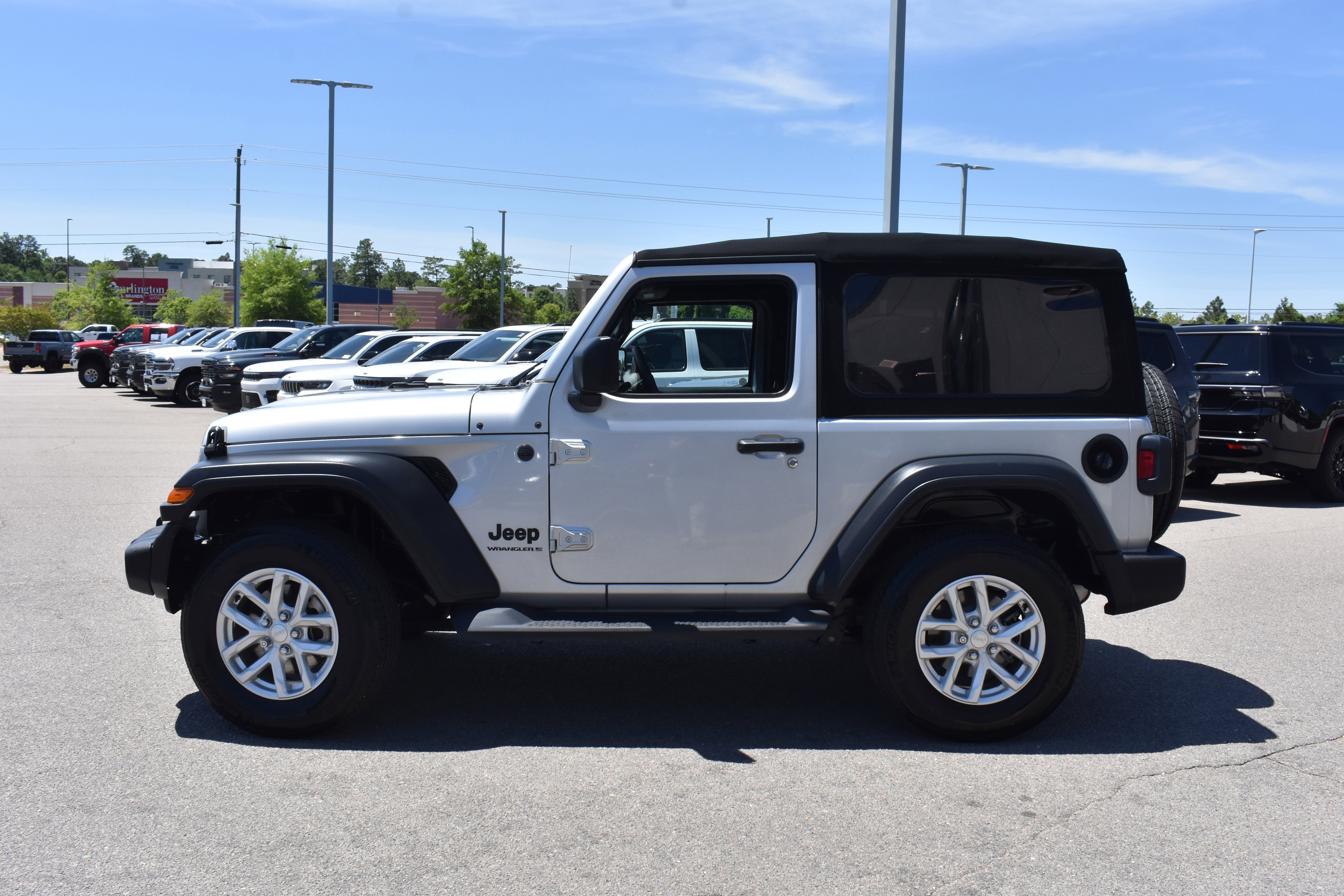 Used 2023 Jeep Wrangler Sport AWD/4WD image 6