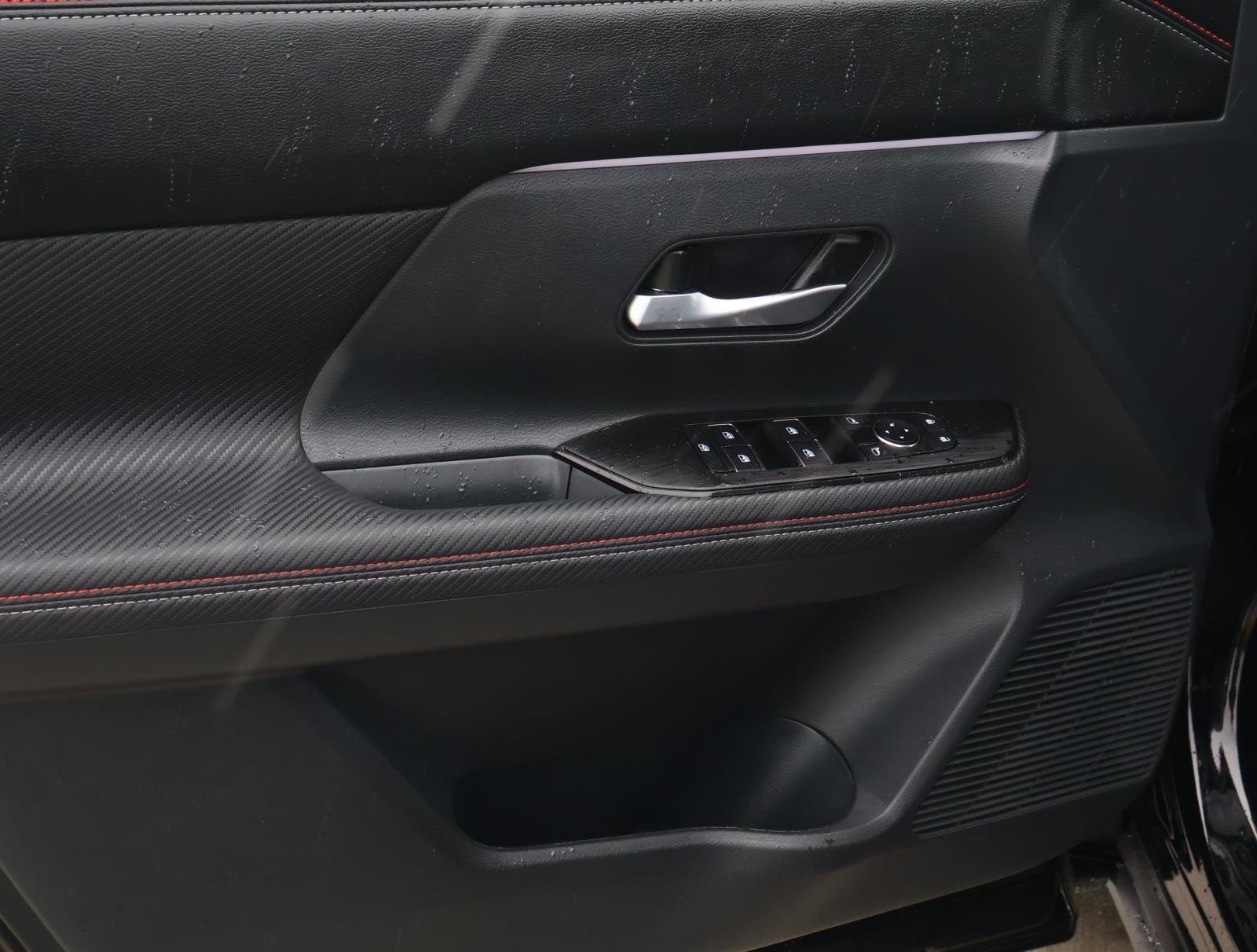 Used 2025 Nissan Kicks SR image 14