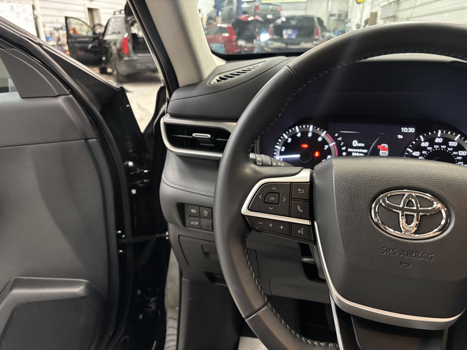 Used 2023 Toyota Highlander LE image 14