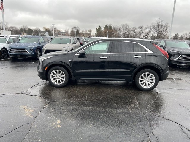 Used 2019 Cadillac XT4 Luxury w/ Cold Weather Package image 7