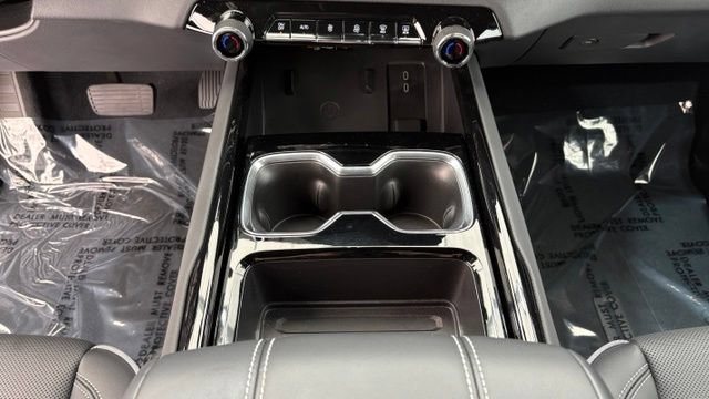 Used 2025 Chevrolet Silverado EV LT AWD/4WD image 40