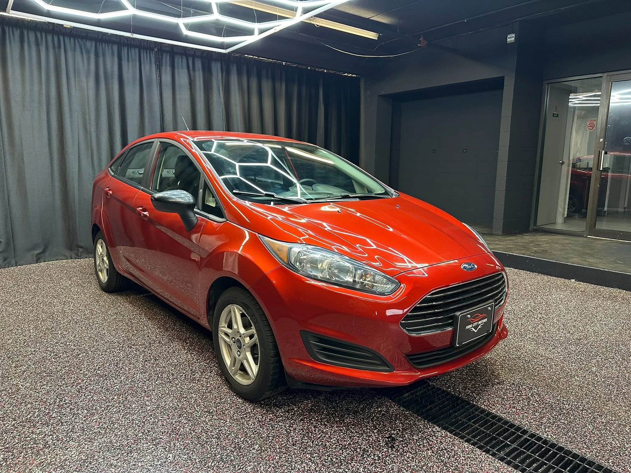 Used 2018 Ford Fiesta SE FWD image 9