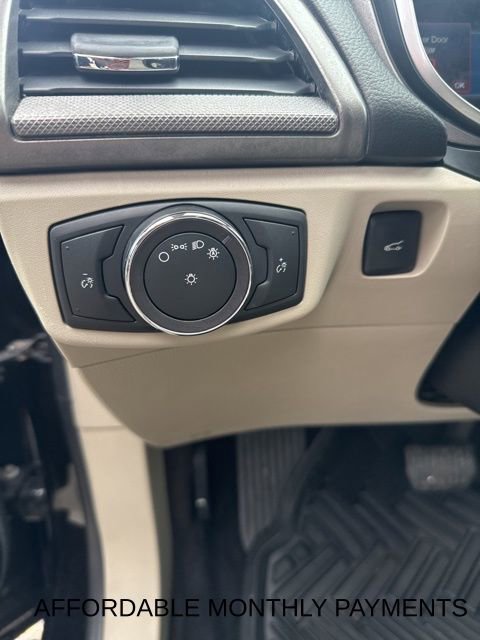 Used 2019 Ford Fusion SE image 18