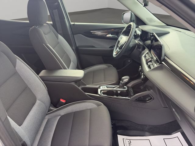 Used 2025 Chevrolet TrailBlazer LT w/ Convenience Package AWD/4WD image 17