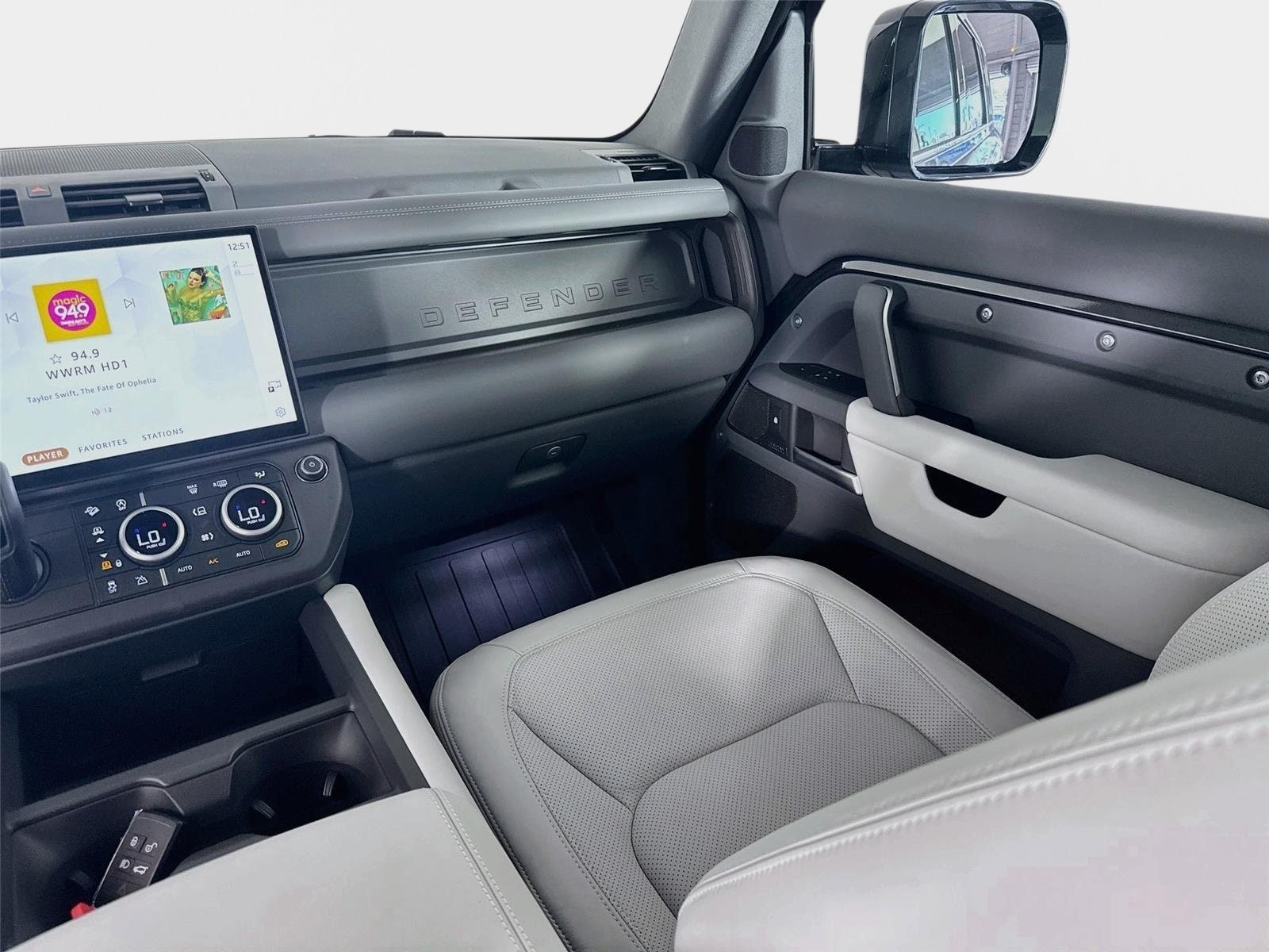 New 2026 Land Rover Defender 110 X-Dynamic SE AWD/4WD image 26