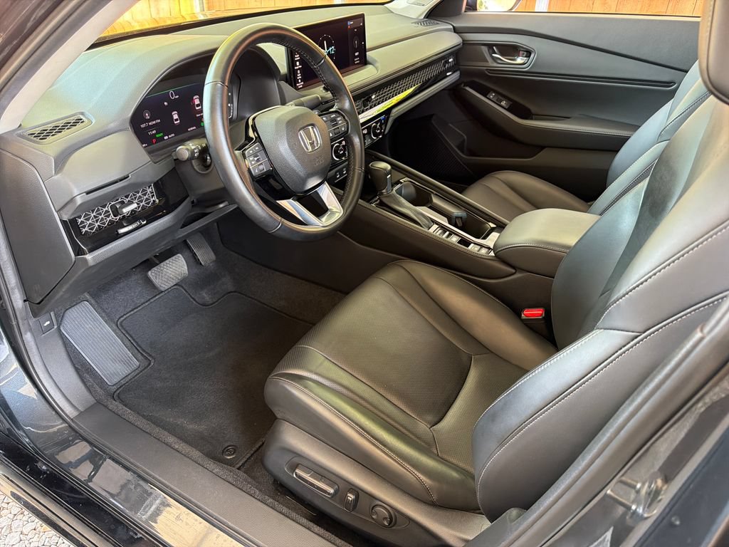 Used 2023 Honda Accord Touring image 2