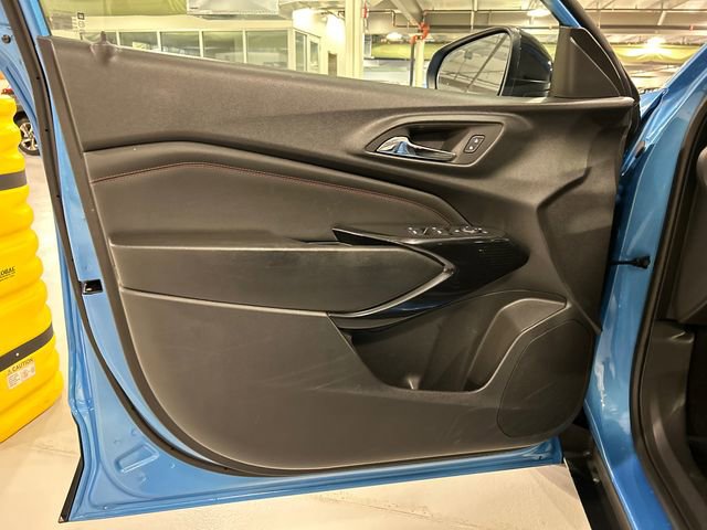 Used 2025 Chevrolet Trax RS w/ Sunroof Package image 9
