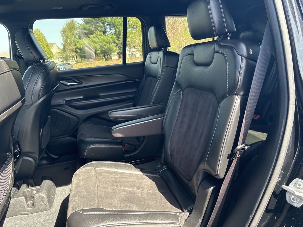 Used 2023 Jeep Grand Cherokee L Laredo AWD/4WD image 19