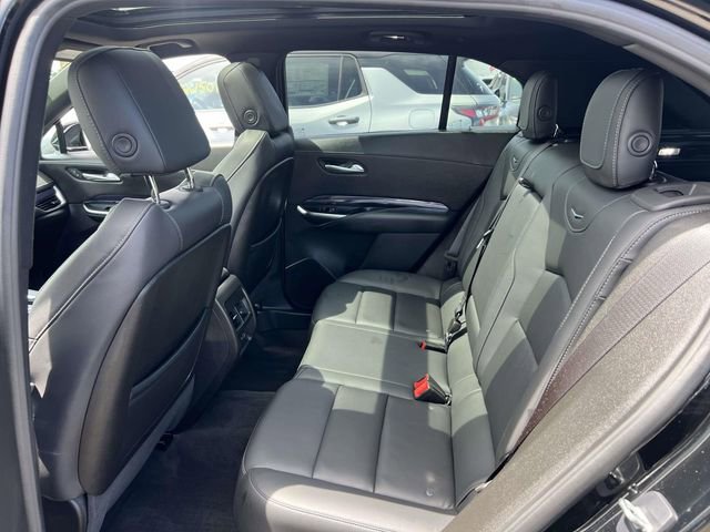 Used 2023 Cadillac XT4 Luxury w/ Cold Weather Package AWD/4WD image 11