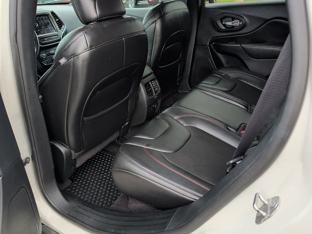 Used 2019 Jeep Cherokee Trailhawk w/ Cold Weather Group AWD/4WD image 31