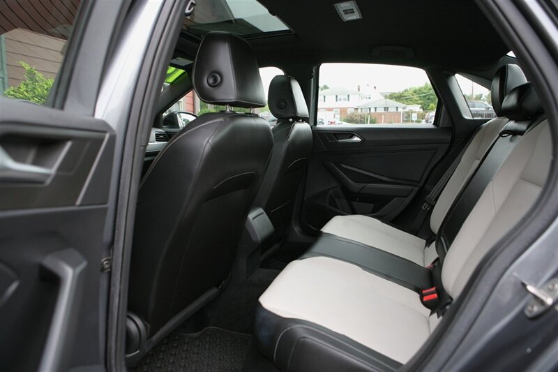 Used 2019 Volkswagen Jetta R-Line FWD image 11