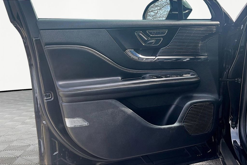 Used 2022 Lincoln Corsair AWD w/ Equipment Group 101A image 22