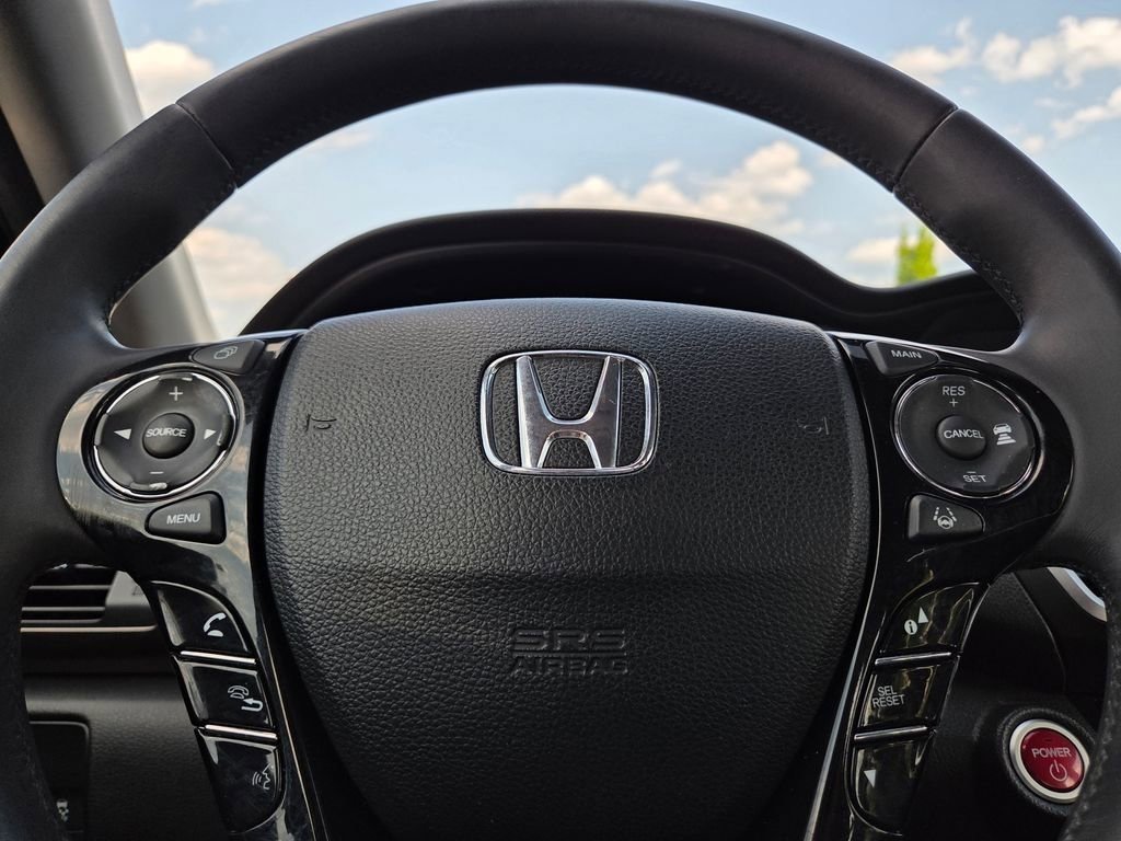 Used 2017 Honda Accord Touring image 31