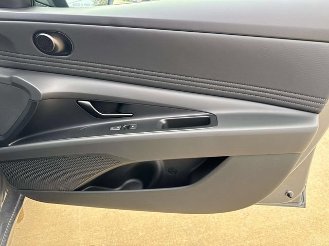 New 2026 Hyundai Elantra SEL FWD image 18