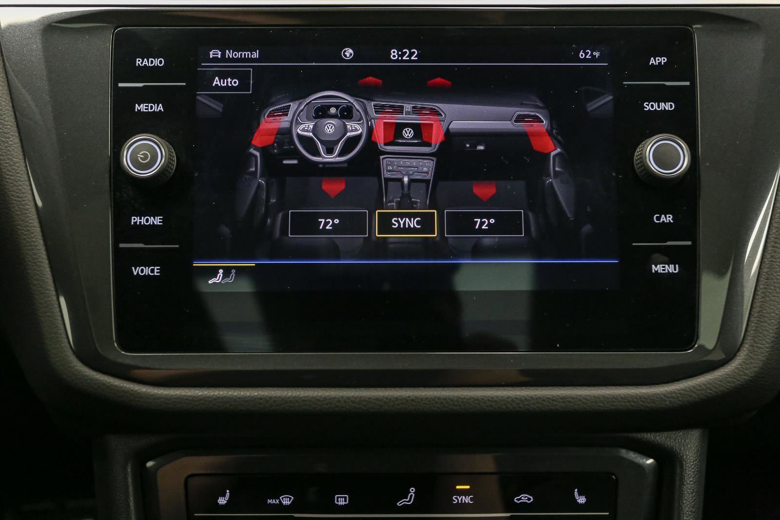 Certified 2024 Volkswagen Tiguan SE R-Line AWD/4WD image 30