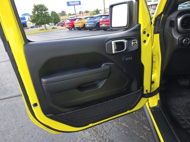 Used 2023 Jeep Gladiator Sport AWD/4WD image 16