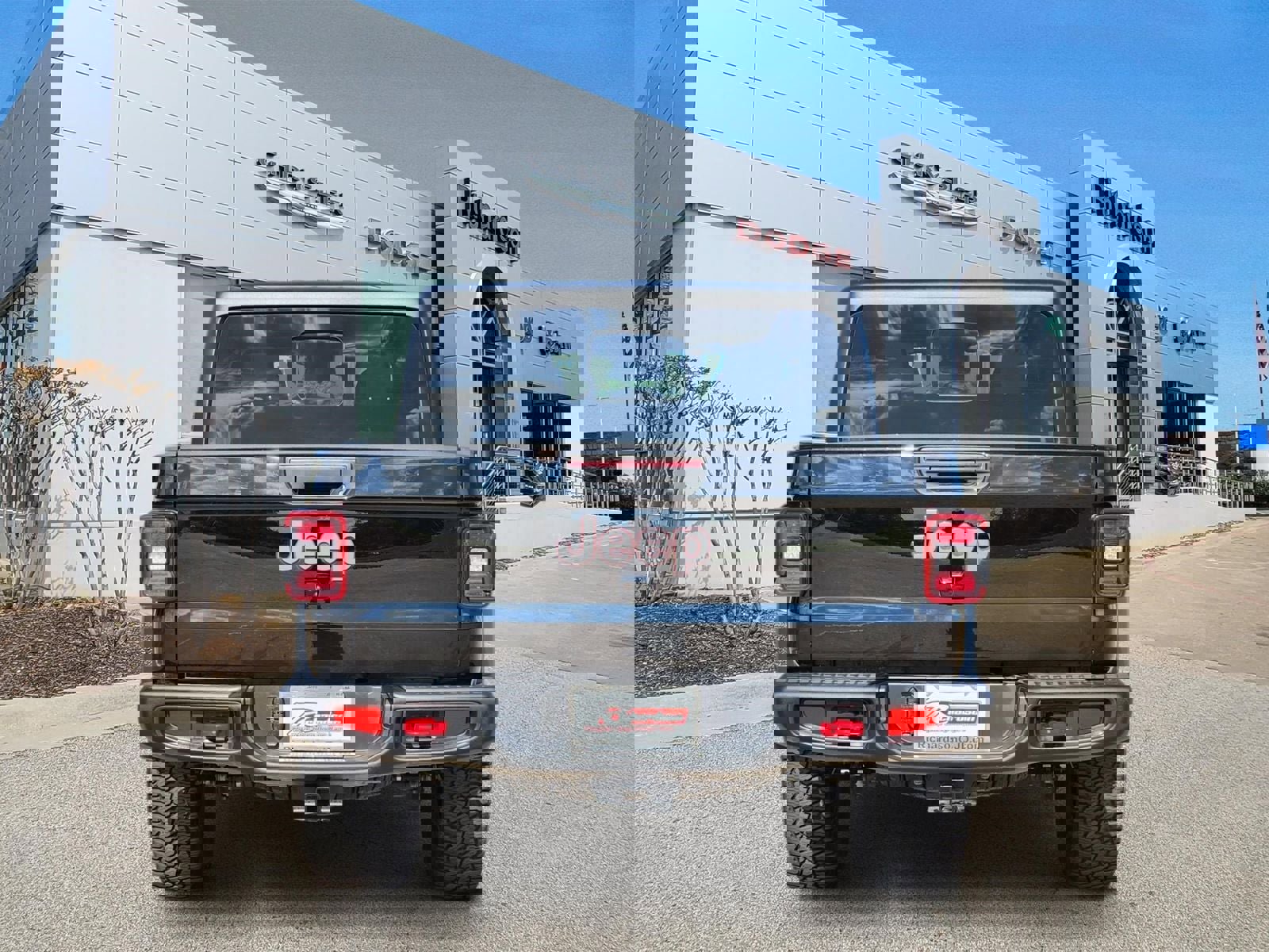 Used 2024 Jeep Gladiator Rubicon image 2