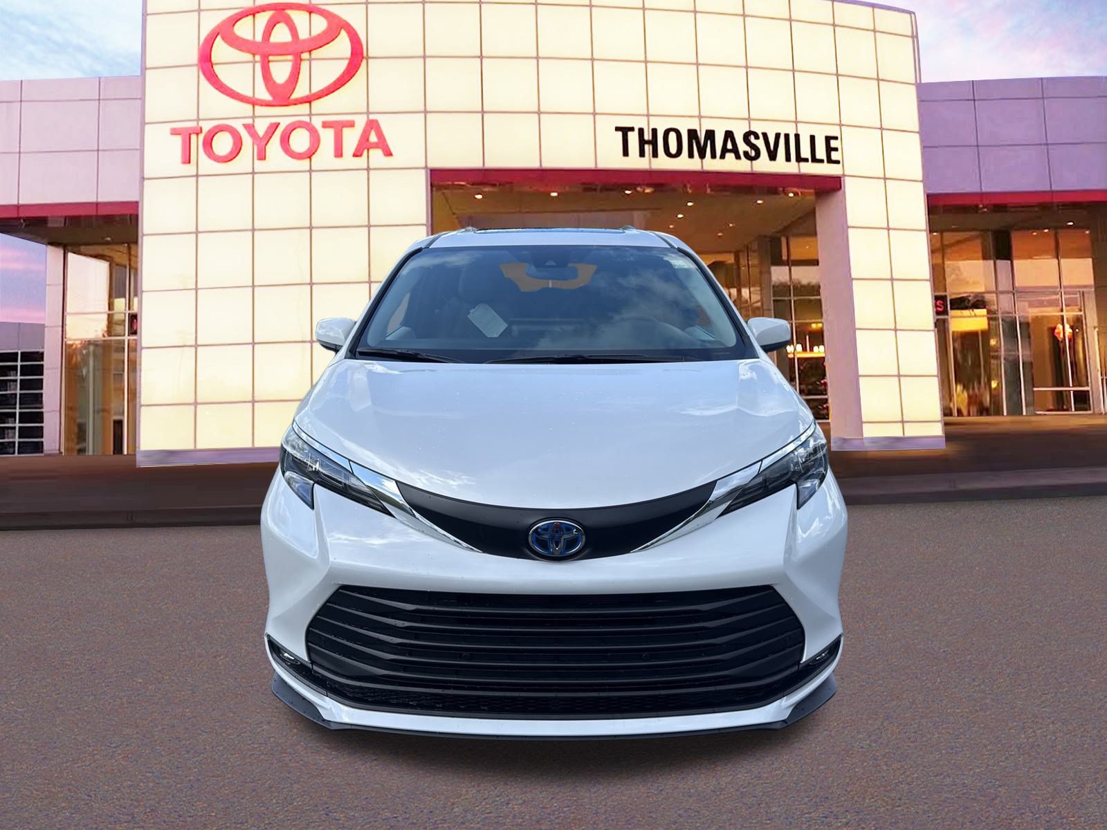 New 2025 Toyota Sienna XLE FWD image 2