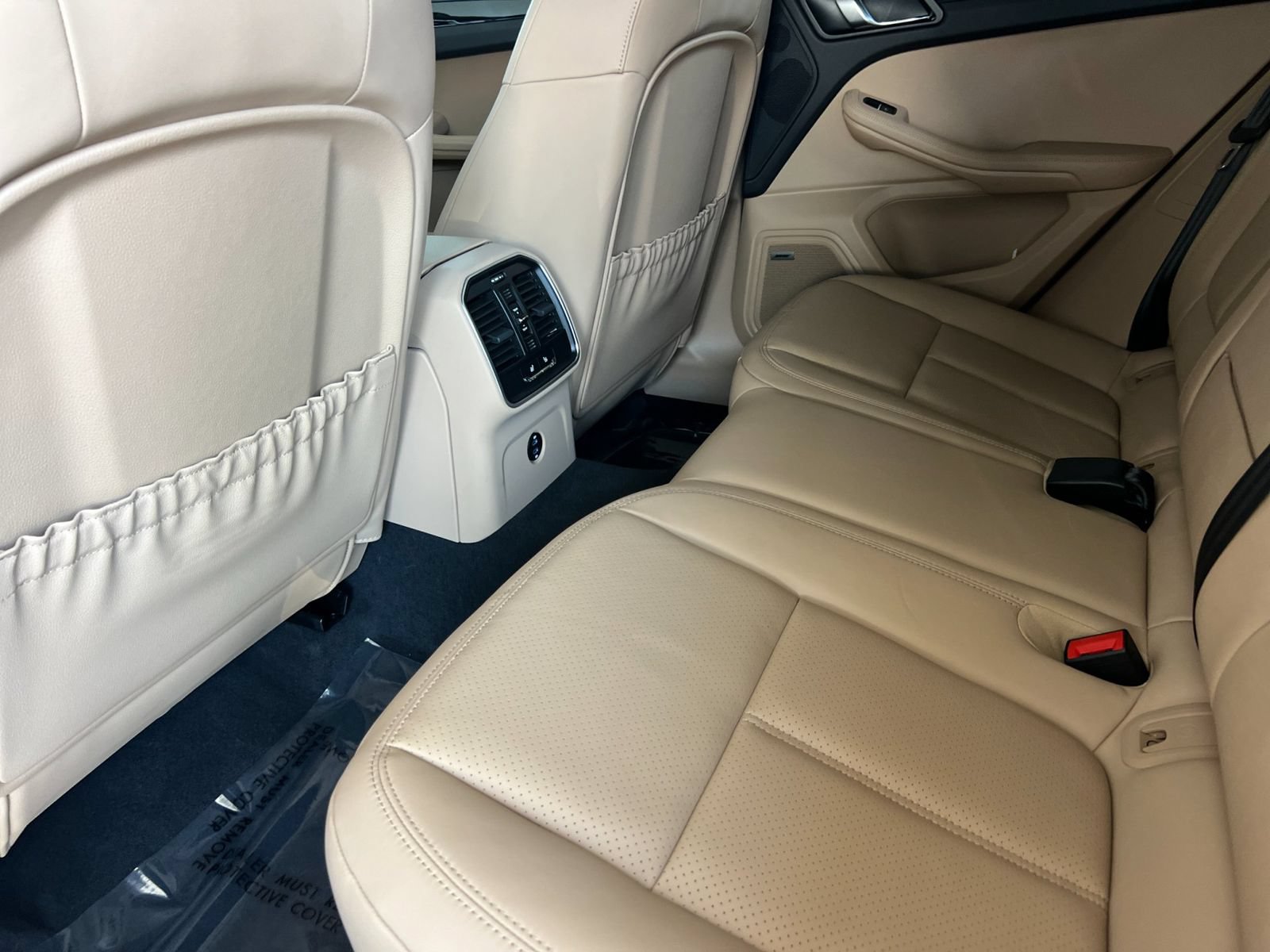 Certified 2025 Porsche Macan S AWD/4WD image 14