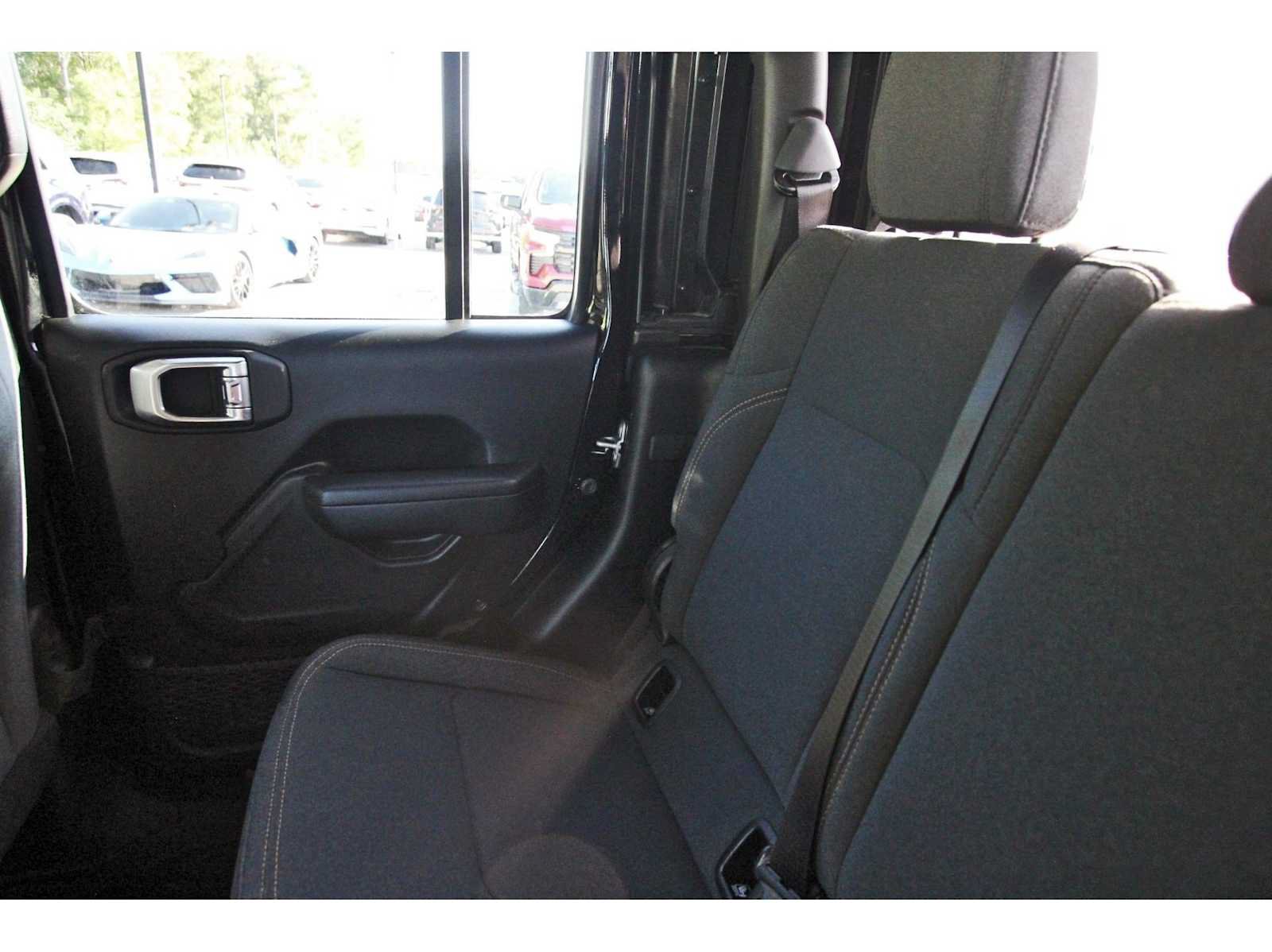 Used 2024 Jeep Gladiator Sport AWD/4WD image 9