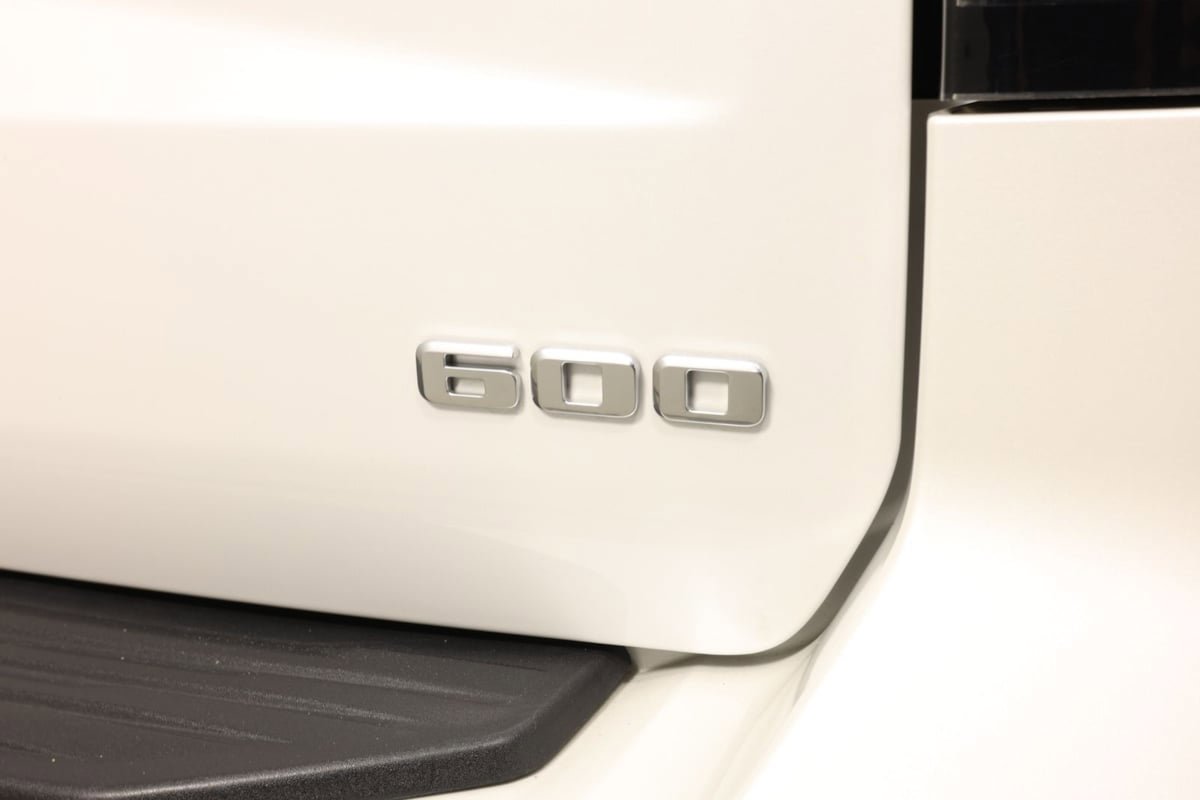 Used 2022 Cadillac Escalade ESV Premium Luxury w/ Performance Package image 17